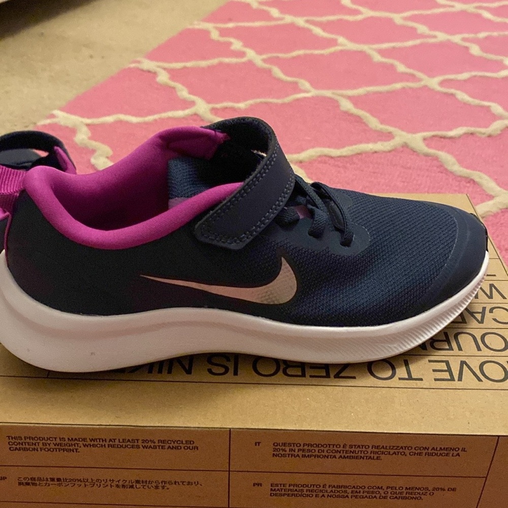 BRAND NEW IN BOX NIKE STAR RUNNER 3